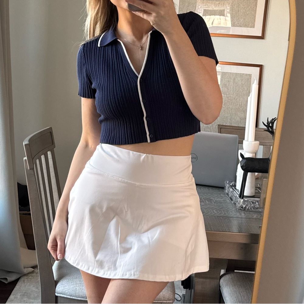 Navy & White Ribbed Old Money Preppy Style Button-Up Crop Top - Picture 10 of 13